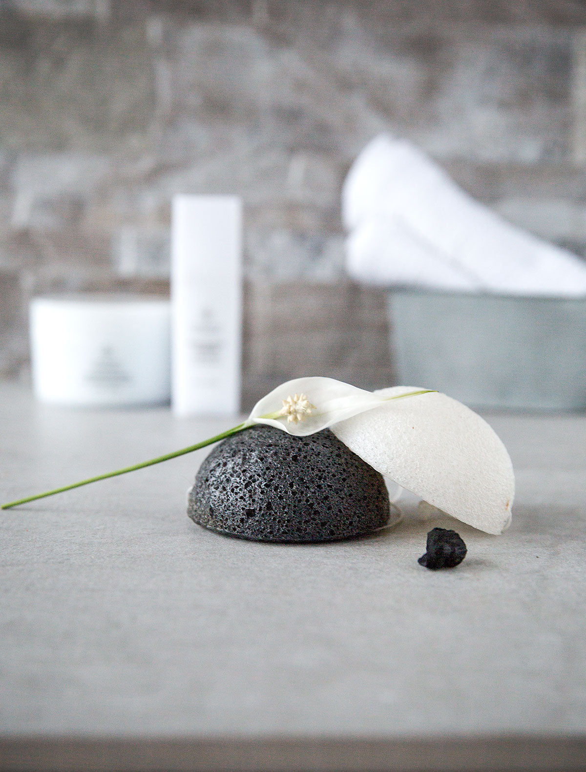 Organic Konjac svamp - til ansigt - bamboo charcoal - akne / uren hud